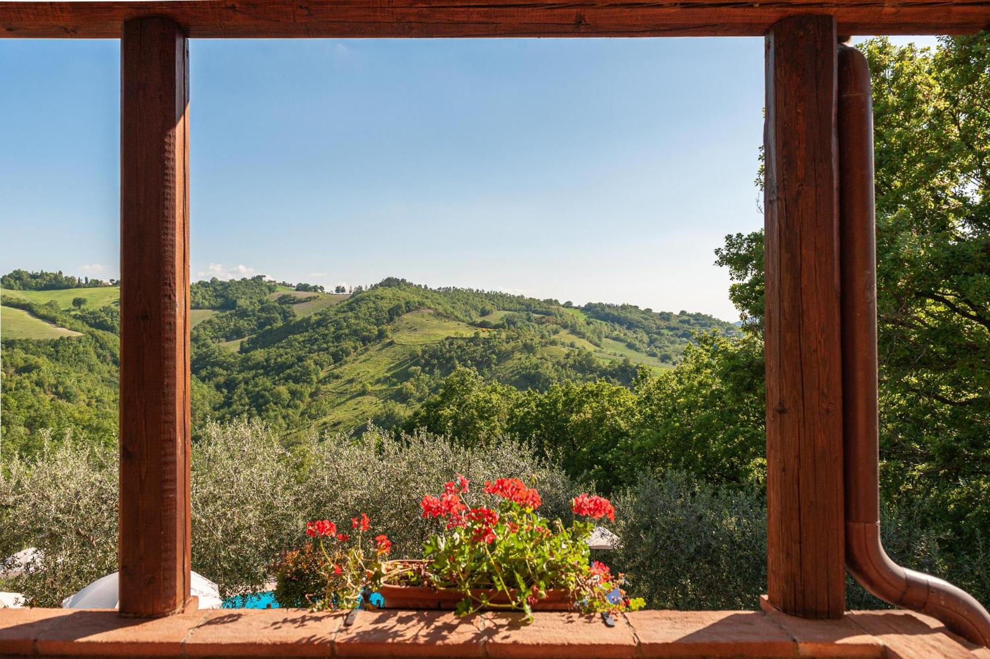 Agriturismo Le Dolci Colline Valfabbrica Bagian luar foto